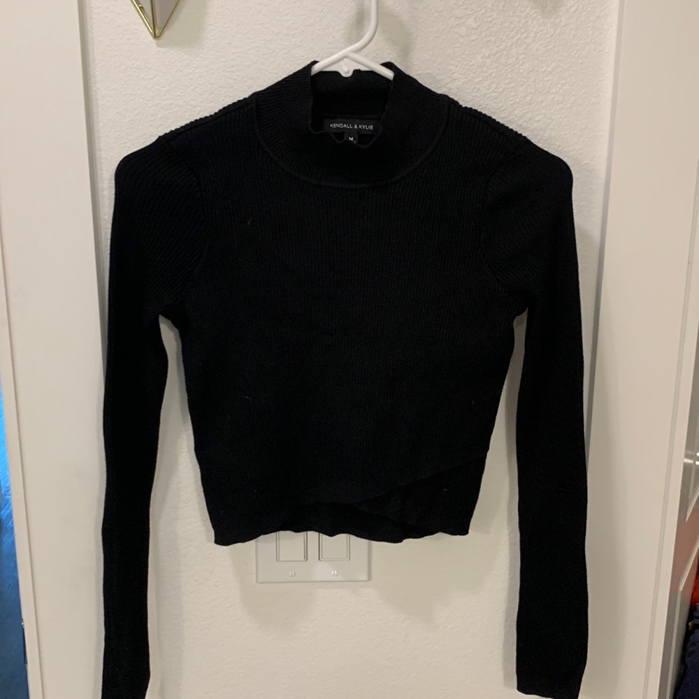 Kendall & Kylie mock neck cropped top med